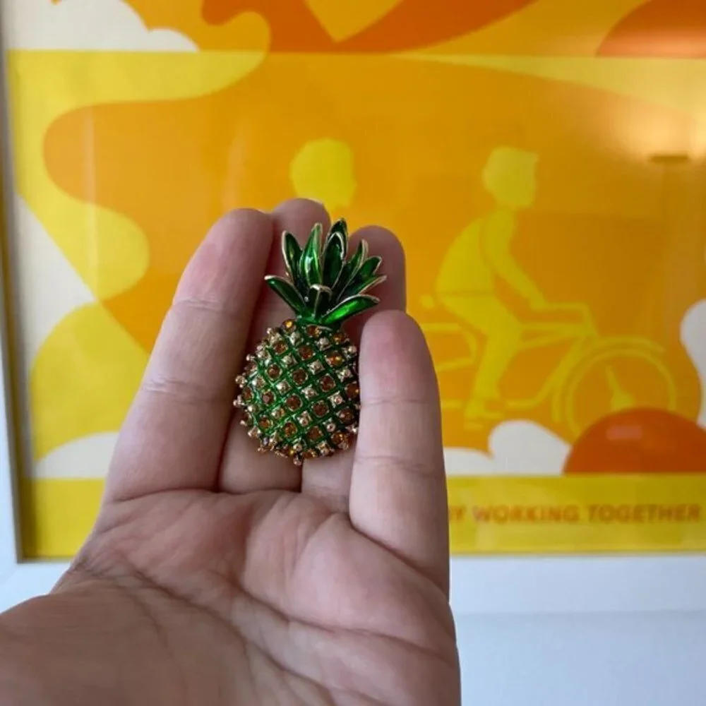🍍LOFT Pineapple enamel and gem brooch